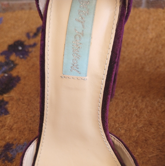 Betsey Johnson High Heels Size 6.5M Maroon Velvet Carly Ankle Strap - Picture 6 of 12